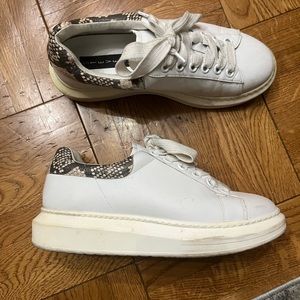 Steven white sneaker with snake detail